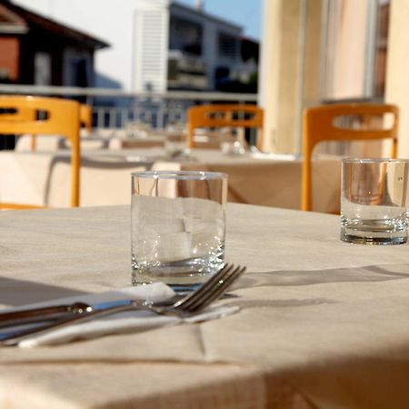 Hotel Alfa Anche In All Inclusive Rimini Bagian luar foto