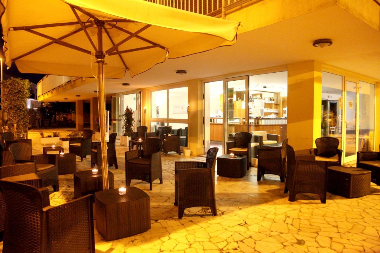 Hotel Alfa Anche In All Inclusive Rimini Bagian luar foto