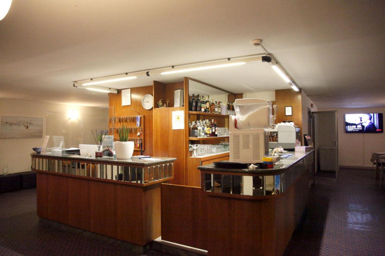 Hotel Alfa Anche In All Inclusive Rimini Bagian luar foto