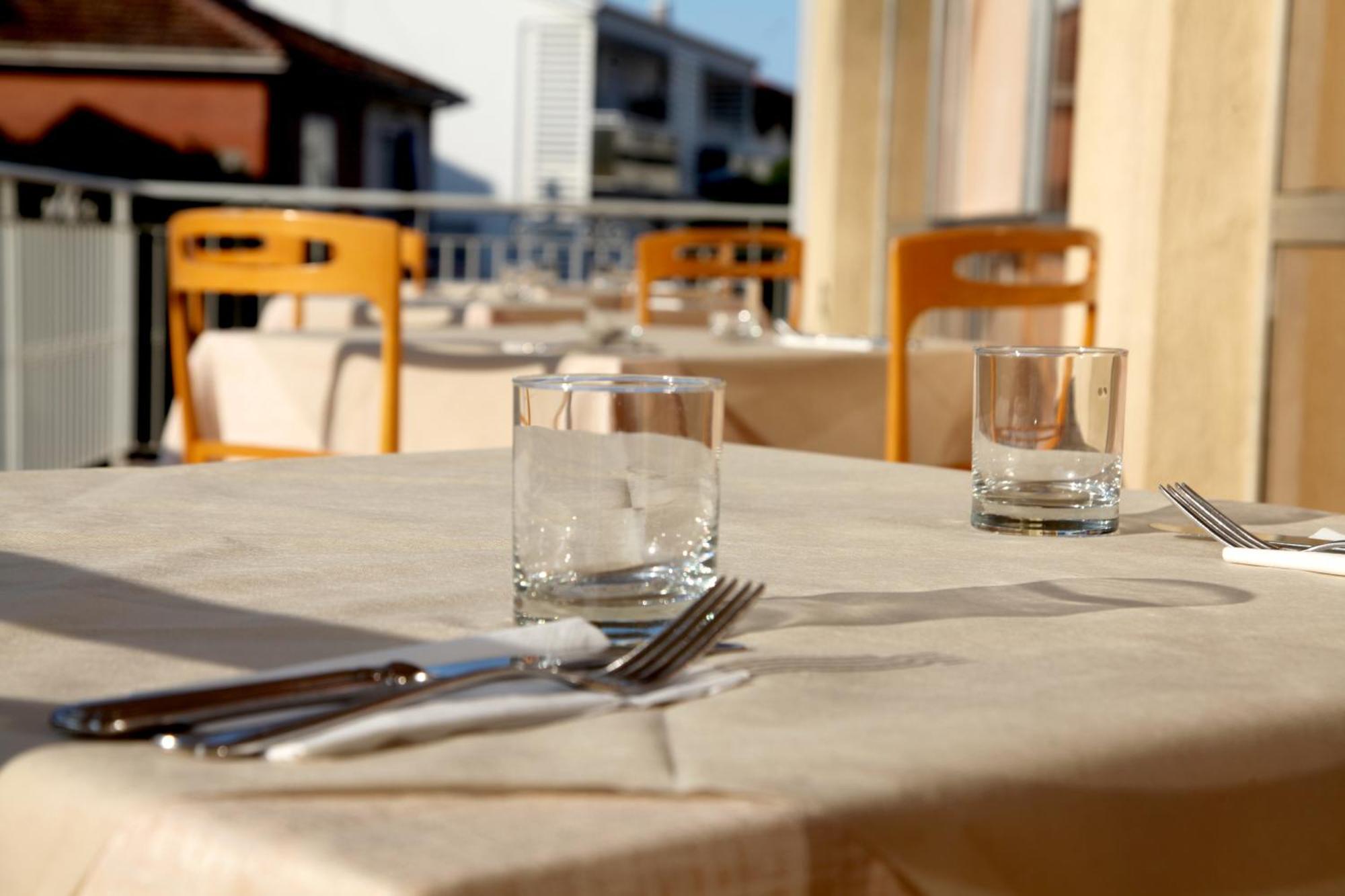 Hotel Alfa Anche In All Inclusive Rimini Bagian luar foto