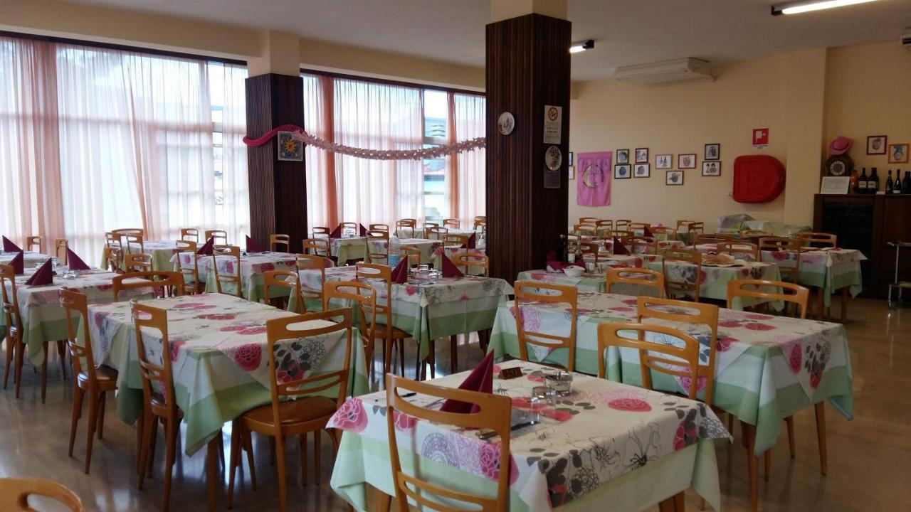 Hotel Alfa Anche In All Inclusive Rimini Bagian luar foto